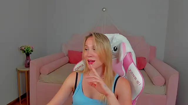 Chat XXX en directo de ElaraVoltage