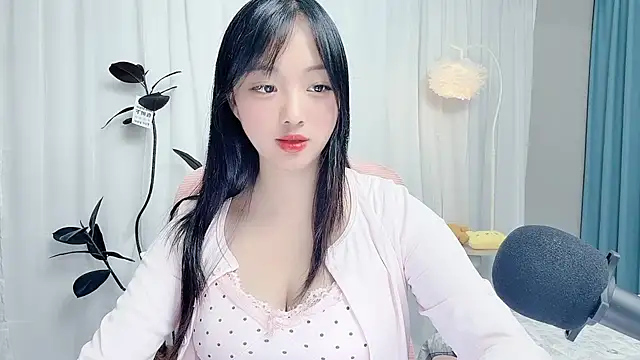 Winnie666999 Adlı Modelin Canlı XXX Sohbeti