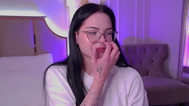 CindyMil XXX чат на живо