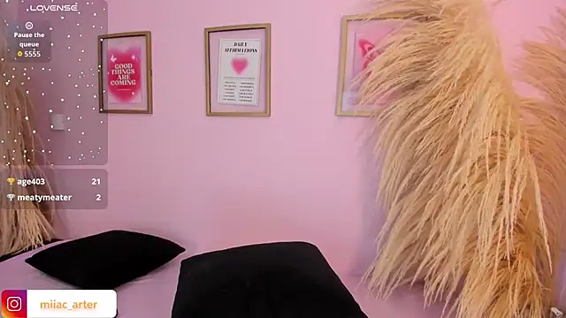 XXX chat uživo modela MiaaCarter_