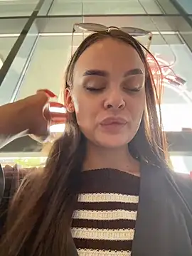 KristiRich Adlı Modelin Canlı XXX Sohbeti