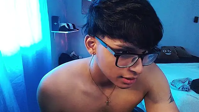 Mr_yisuzz webkamerás műsora