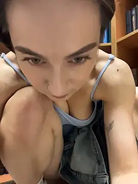 Chatroom XXX en direct de Holly_Play