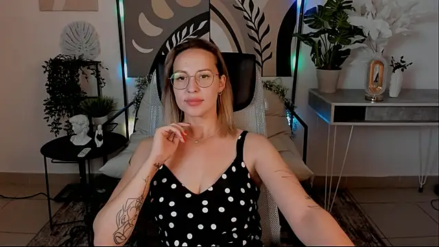Chat +18 de Charlotte_Hudson ao vivo