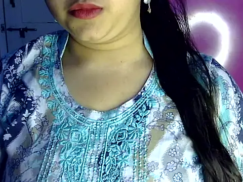 Chat XXX en directo de Cute_Aliyaa