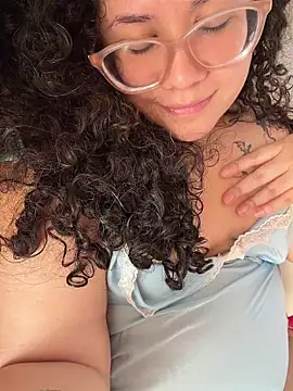 CurlyMilf_Vannexxxa 라이브 XXX 채팅