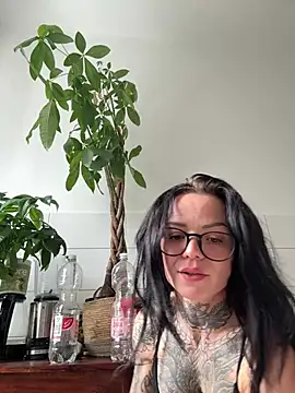 SkinnyLilly Live XXX-Chat