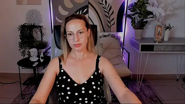 Charlotte_Hudson's Live XXX Chat
