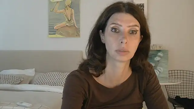 WhiteQueen888 Adlı Modelin Canlı XXX Sohbeti