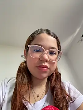 Lucyklein2022's Live XXX Chat