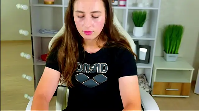 NadinnL 现场XXX聊天