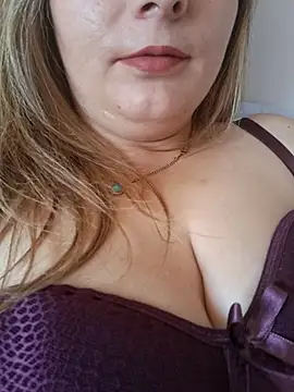 regina83 Chat XXX live