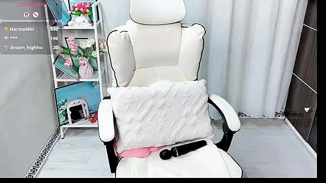 Clover_Nhi's Live XXX Chat
