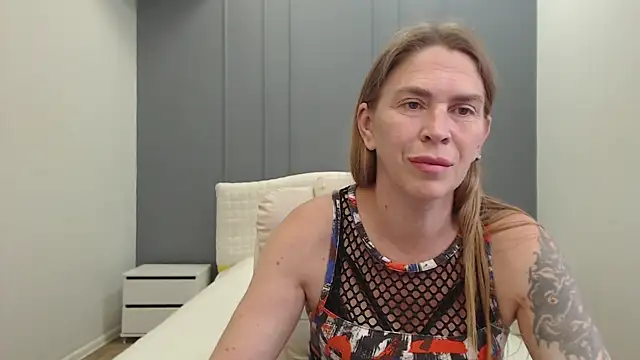 Chat +18 de TessaDaybreak ao vivo