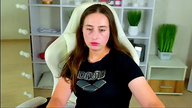 Chat +18 de NadinnL ao vivo
