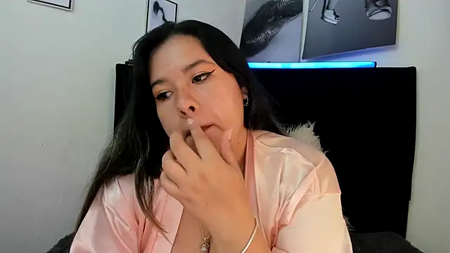 LinaBrowm élő XXX-chatje