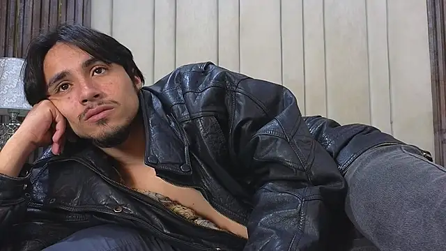 LatinShortt Chat XXX in diretta