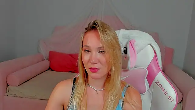 צ'אט XXX בשידור חי של ElaraVoltage