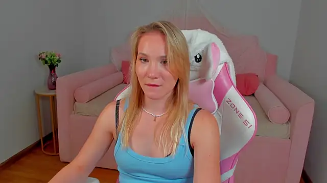 ElaraVoltage's Live XXX Chat