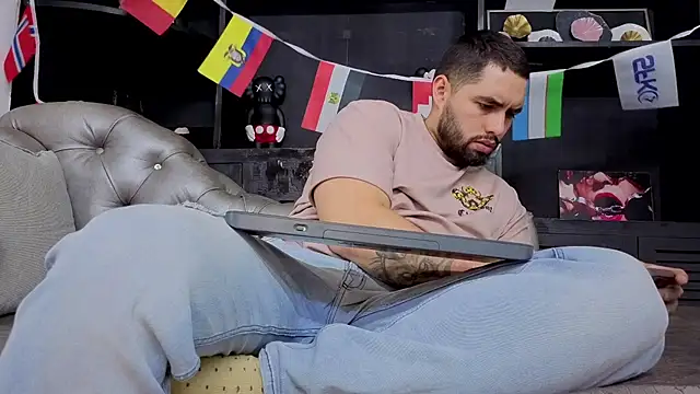 matteosantos Adlı Modelin Canlı XXX Sohbeti