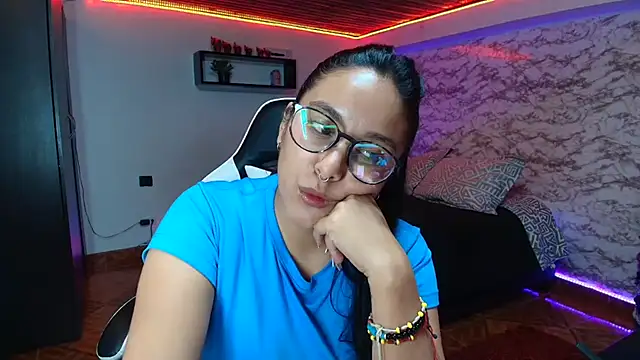 Chat XXX en directo de Camila_IRoose