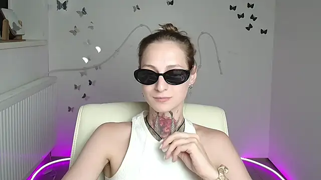 Chatroom XXX en direct de Esmi_Winter