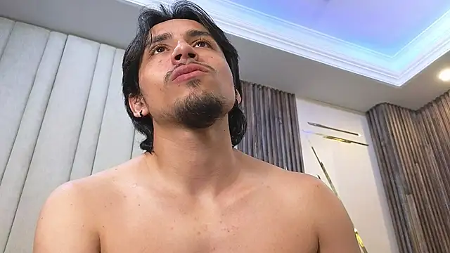 LatinShortt 即時 XXX 聊天
