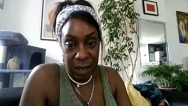 Chatroom XXX en direct de EbonyBlue-x