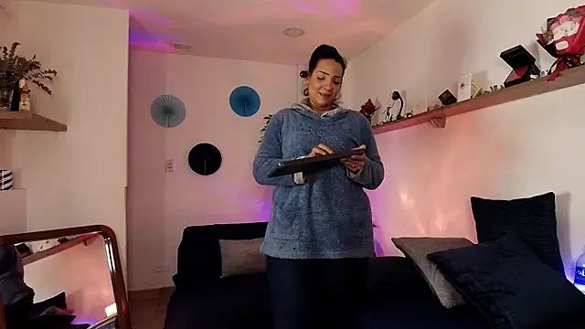 Chat XXX en directo de Elliee_