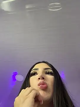 Chat XXX en directo de babyy_nicols_m