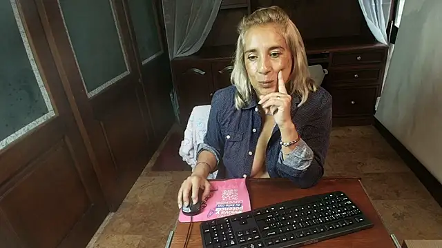 MonserratGray's Live XXX Chat