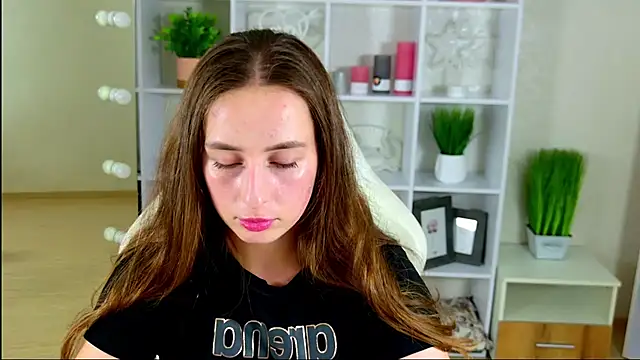 NadinnL élő XXX-chatje