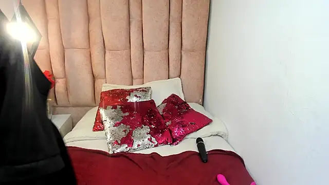 Issa_Milf__ 现场XXX聊天