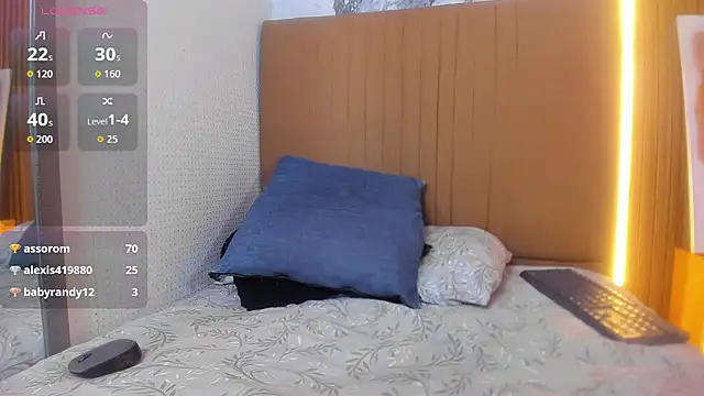 KAROLAGREY élő XXX-chatje