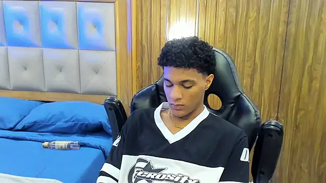 XXX chat uživo modela Mael_Jason
