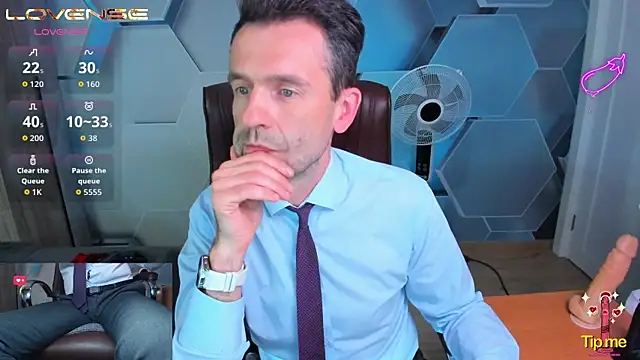 XXX chat uživo modela SteveTiger