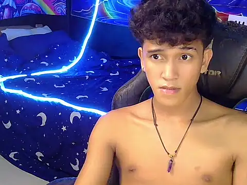 Chat XXX en directo de hugekenbigcock