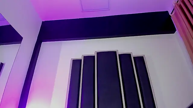 Chat XXX en directo de Aura-bakerr