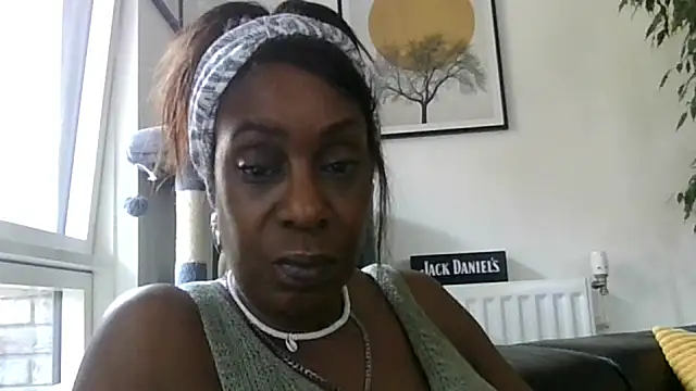 EbonyBlue-x's Live XXX Chat