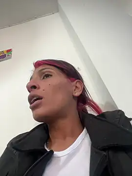 ImCrazzy Adlı Modelin Canlı XXX Sohbeti