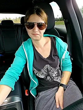 Mercedeswoman8's Live XXX Chat
