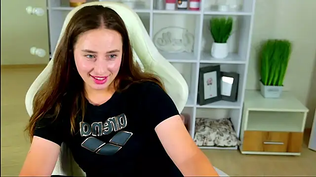 NadinnL Adlı Modelin Canlı XXX Sohbeti