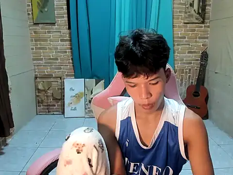 XXX chat uživo modela YURI_KUN