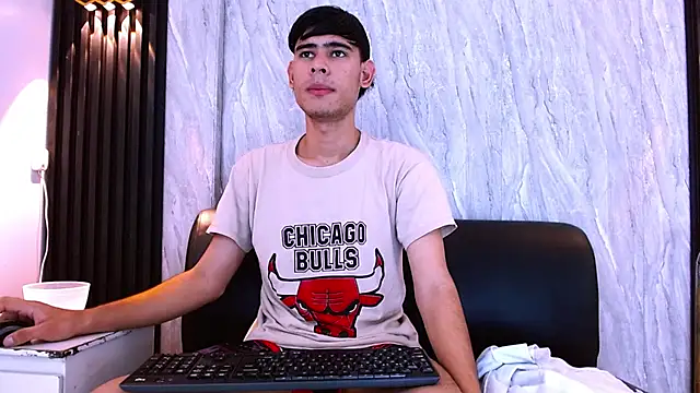 Kevin_Brooks1 Chat XXX live