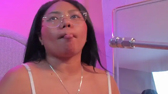 Chatroom XXX en direct de yeikafoxy