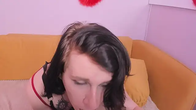 MickeQuinee live XXX chat