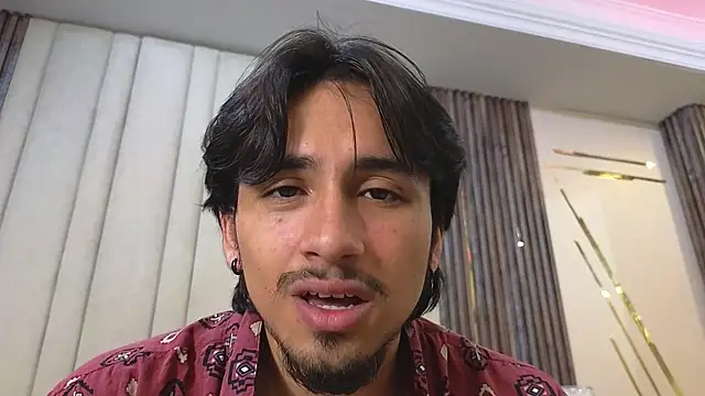 LatinShortt Live XXX Chat