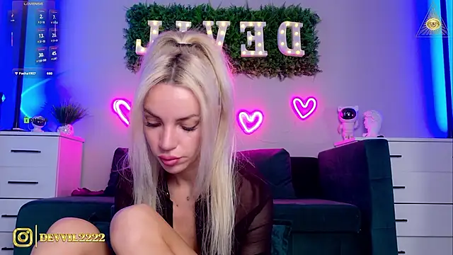 XXX chat uživo modela Devvil2222