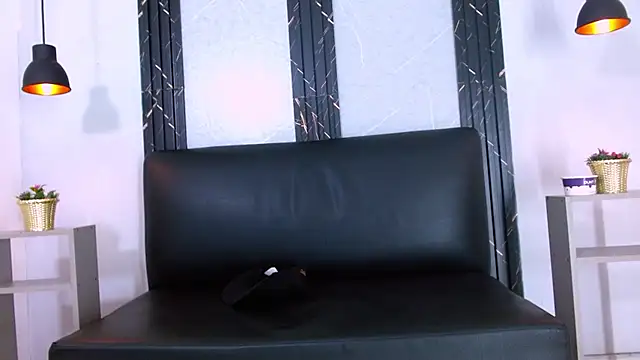 Douglas_Macarthut Webcam-Show