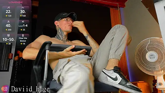 david_huge's Live XXX Chat